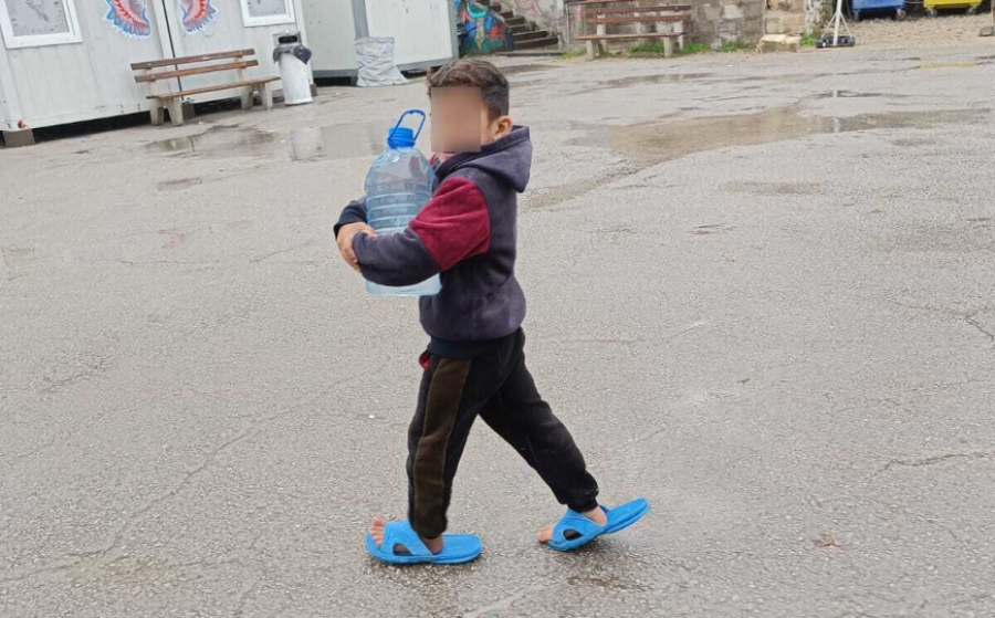 Le ciabatte di gomma blu: dignità e diritti umani lungo la Rotta Balcanica